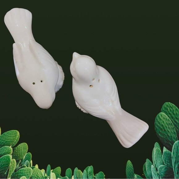Ceramic Salt and Pepper Shaker Set 2 White Love Bird On Flower Stand 3”T - Picture 5 of 10